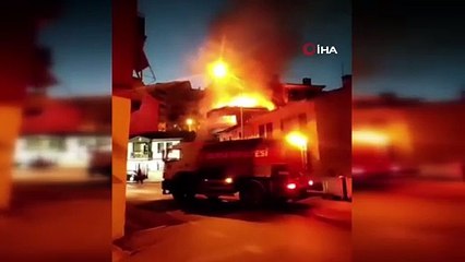 2 katlı apartmanın 2. katı alev alev yandı