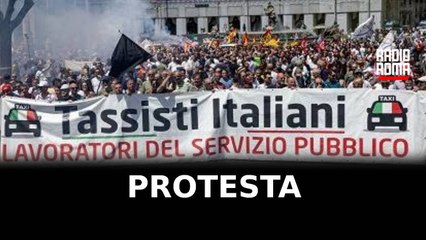 Protesta dei tassisti davanti al Ministero dei Trasporti