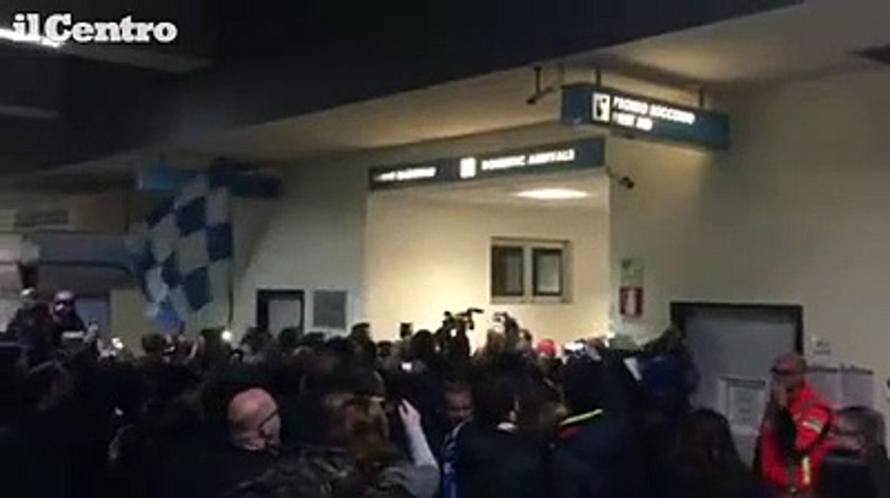Pescara, tifosi all'aeroporto per applaudire la squadra