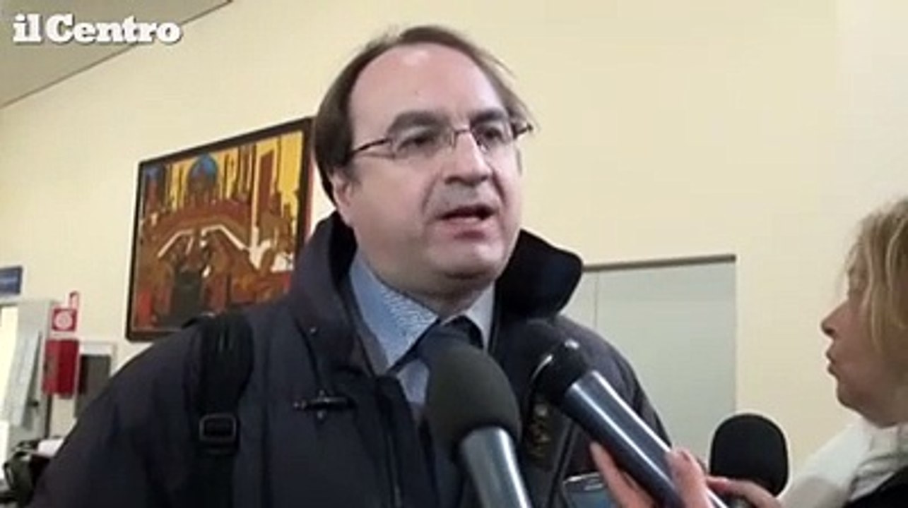 L'Aquila, processo a Bertolaso rinviato, la protesta