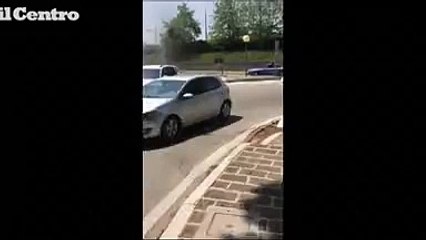 Pescara, auto in fiamme sul ponte D'Annunzio