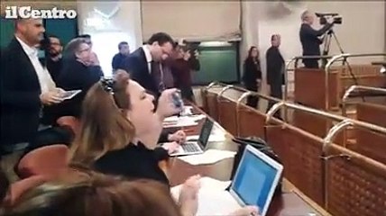 L'Aquila, il consiglio non decide sui Punti nascita e scoppia la protesta