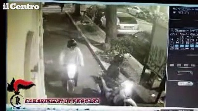 Il video che incastra gli incendiari di via De Amicis