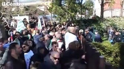 L'Aquila, proteste al consiglio regionale