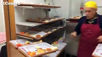 Natale alla mensa dei poveri, "basta un sorriso"