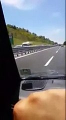Auto in fiamme sull'A24, code chilometriche sulla Roma-L'Aquila