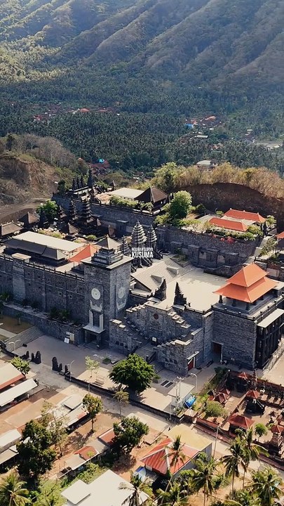 Pura Penataran Agung Catur Parahyangan Ratu Pasek Linggih Ida Betara Mpu Ghana, Punduk Dawa, Klungkung, Bali....  #PundukDawa #PuraPundukDawa #PuraRatuPasek #PuraCaturParahyangan #MpuGhana #Klungkung #Bali