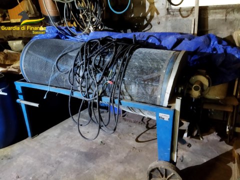 Guardia di Finanza in azione: sequestrati 14 Kg di marijuana in un casolare ad Anela