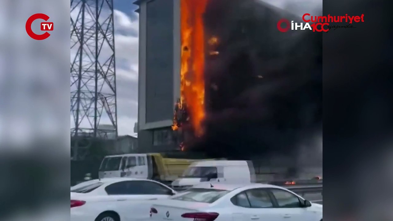 Bahçelievler'de bulunan özel bir okulda bilinmeyen bir nedenle yangın çıktı!