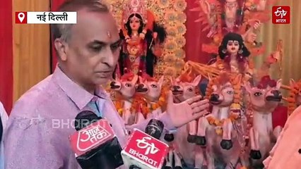 दिल्ली के बाजारों में छठ पूजा को लेकर रौनक, बदहाल यमुना में डुबकी लगाने को मजबूर व्रती