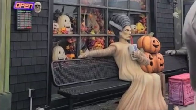 The spooky vibe of Long Island's Haunted House of Hamburgers is eerie-sistible