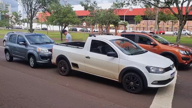 Colisão traseira é registrada na Avenida Tancredo Neves