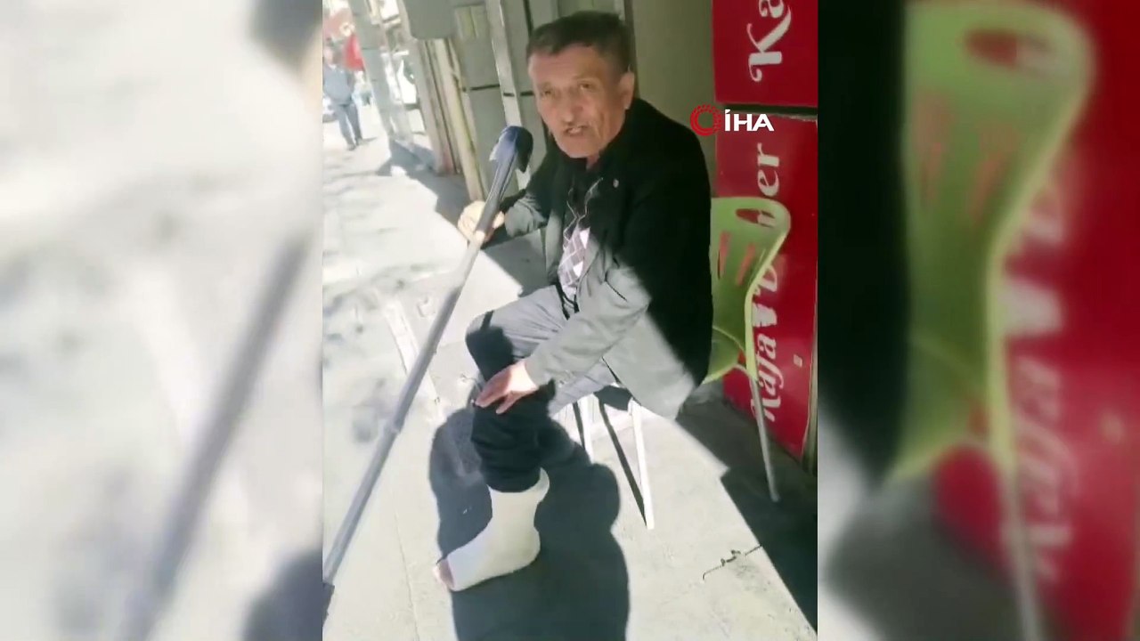 Isparta Pirimehmet Mahallesi’nde kiracı ve iş yeri sahibi arasında çıkan alacak tartışması kavgaya dönüştü. Alçılı ayağıyla dükkâna gelen iş yeri sahibi, koltuk değneğiyle kiracısına saldırdı. O anlar kamerada!