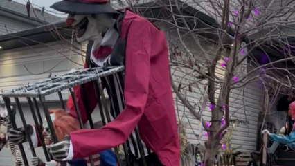 Scary Halloween decor turns neighborhood into spooky haunted town