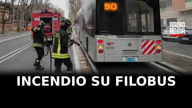 Incendio su filobus a Roma, nessun ferito