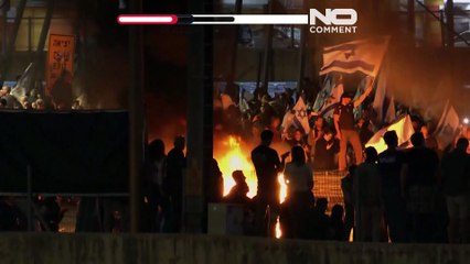 İsrail'de yüzlerce kişi Netanyahu'nun Savunma Bakanı Gallant'ı görevden almasını protesto etti