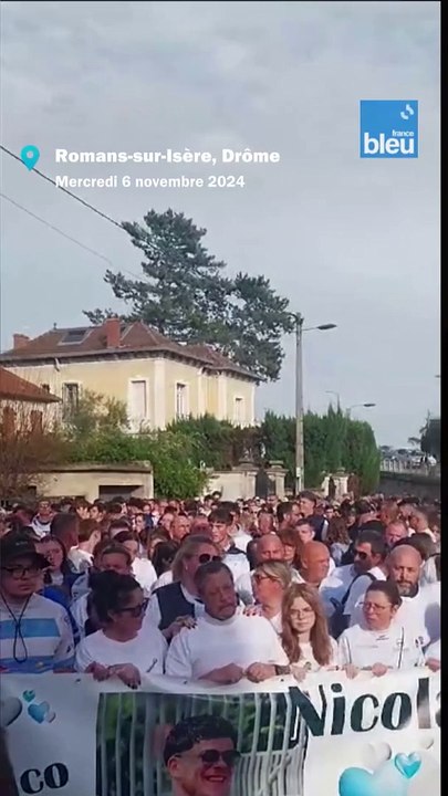 La marche blanche d'hommage à Nicolas dans les rues de Romans-sur-Isère