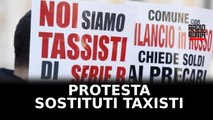 Protesta dei sostituti taxisti davanti a Campidoglio
