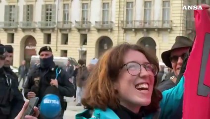 4 novembre, Torino: blitz di Extinction Rebellion prima della cerimonia