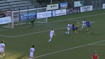 Rovesciata perfetta e palla sotto al sette: gol clamoroso in Serie D