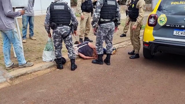 Ladrão é contido por populares após cometer furto na Avenida Brasil