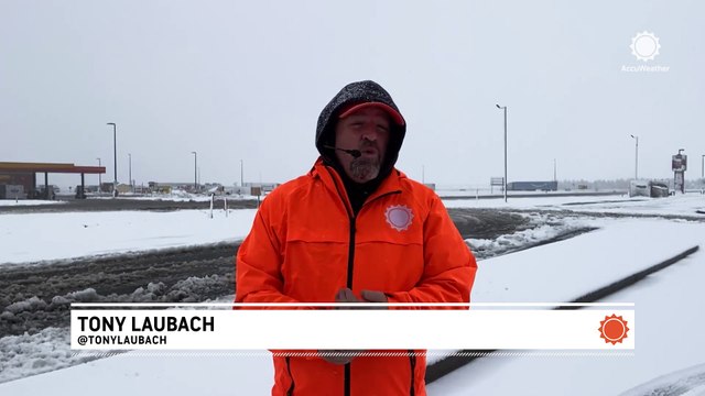 Heavy snowfall causes roads to close in Colorado