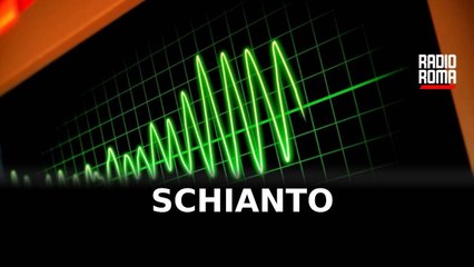 Auto contro guardrail su A12, feriti due ragazzi