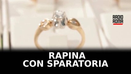 Rapina con sparatoria in centro commerciale a Roma