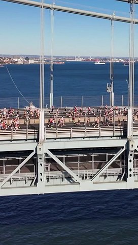 Fotografer Craigsbeds Abadikan Momen Para Peserta NYC Marathon Saat Menyeberangi Jembatan Verrazano-Narrows