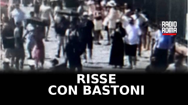 Risse con bastoni tra venditori abusivi davanti al Colosseo