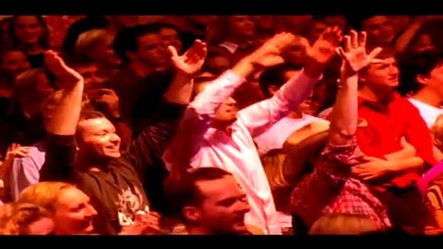 KYLIE MINOGUE — Kylie Gets A 'Mexican Wave' /// Kylie: On A Night Like This · (2000) · Kylie Minogue In Concert · Live In Sydney