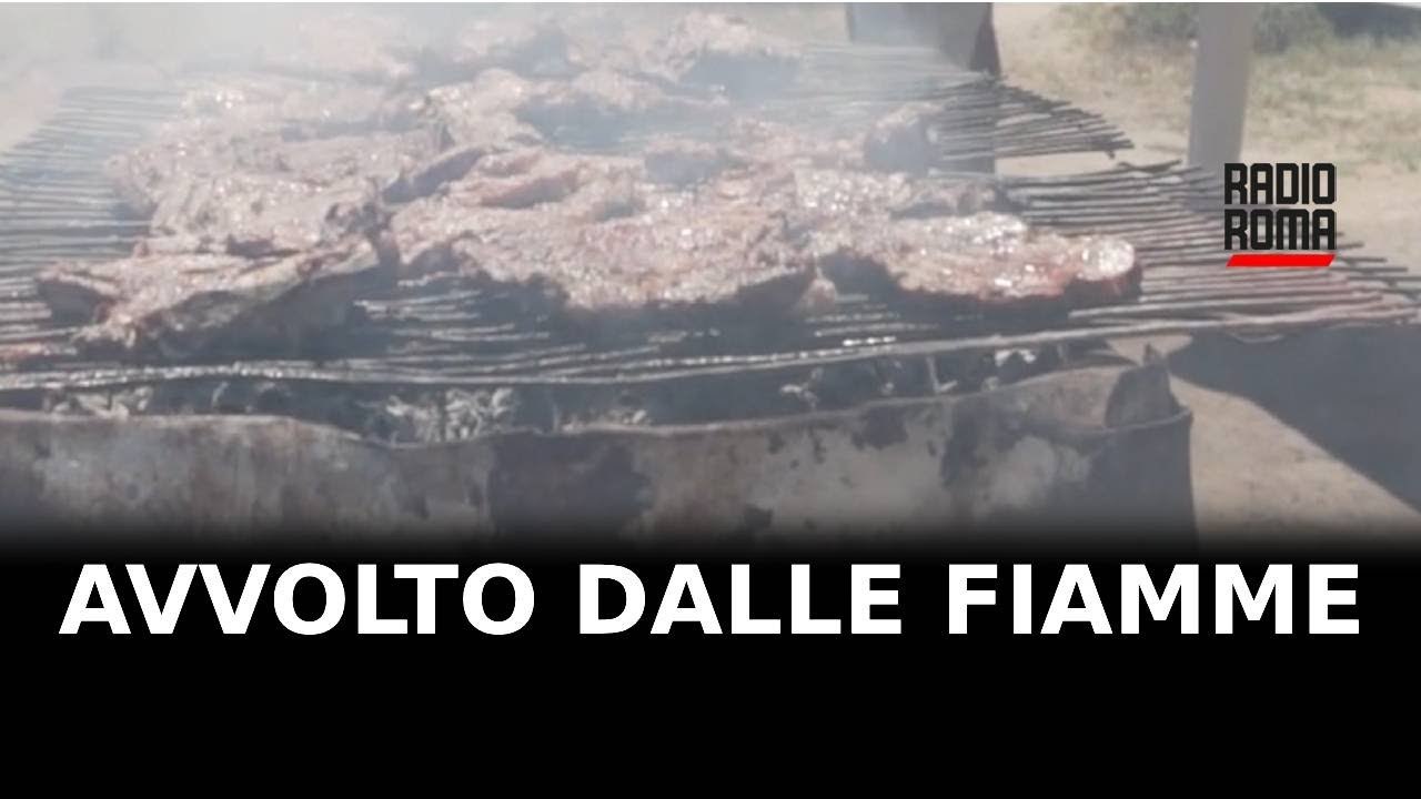 Avvolto dalle fiamme del barbecue al pranzo di Ferragosto