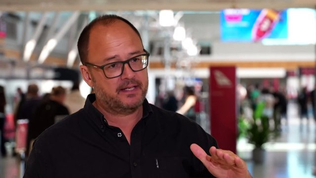 Engine failure caused Qantas flight to make emergency landing at Sydney Airport