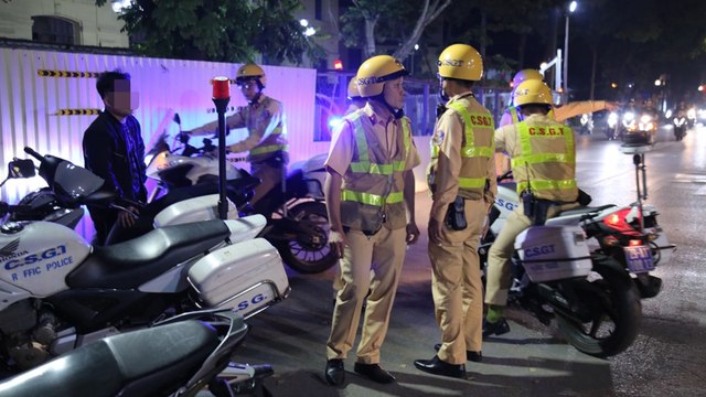 Hà Nội: Xuyên đêm vây bắt hàng chục “quái xế”