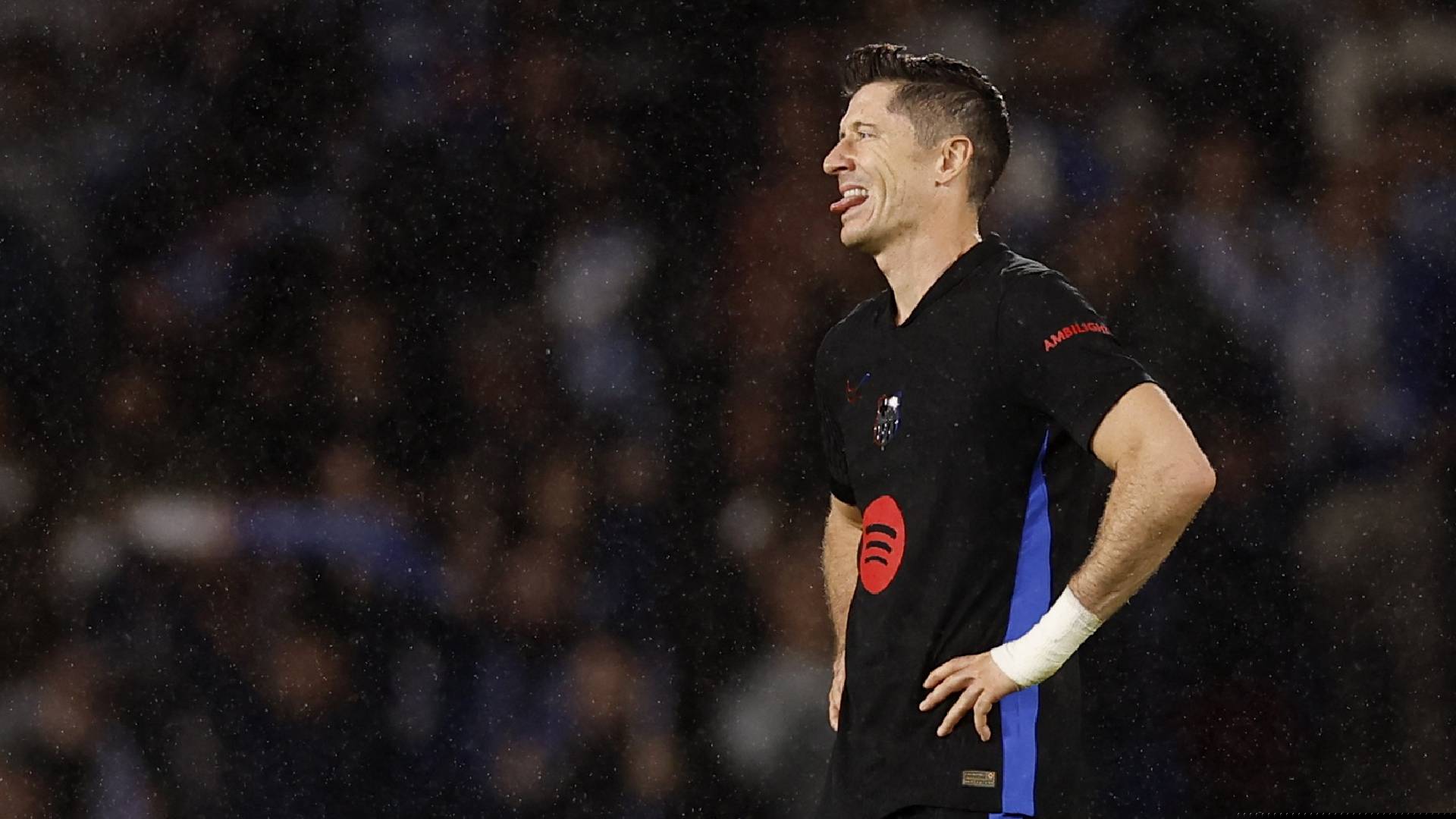 Lewandowski left on 99 Champions League goals after Red Star sub