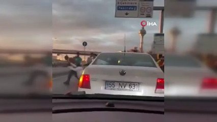 E-5'te yol verme kavgası! Sopalarla saldırdılar!