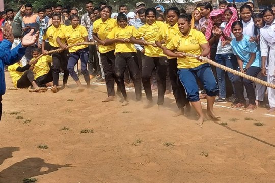 Bastar Olympic: मैदान पर शुरू हो गई बस्तरिया ओलंपिक की दांव पेच, देखें Video...
