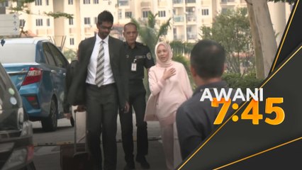 Vivy dibawa keluar dari bangunan SPRM, suami masih di dalam