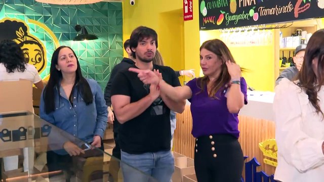 Ivonne Reyes y su hijo Alejandro, entre lágrimas por los damnificados de Valencia