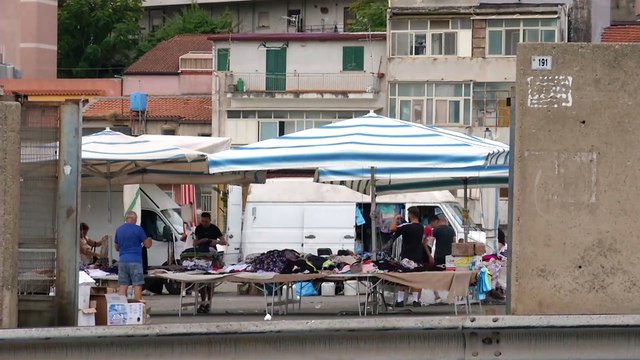 Rifiuti al mercato delle pulci di Messina, chiuso per tre mesi