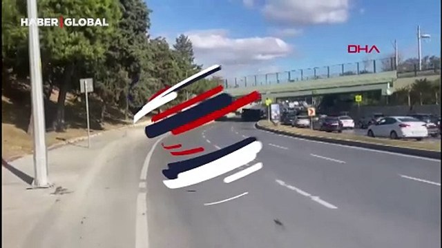 Bakırköy'de yine aynı üst geçit, yine trafik kazası!