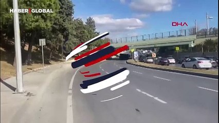 Bakırköy'de yine aynı üst geçit, yine trafik kazası!