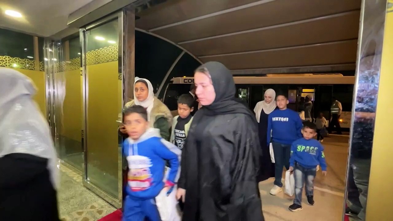 Gaza est "complètement détruite", témoigne une Palestinienne évacuée aux Emirats