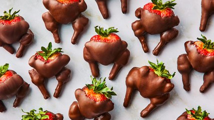Chocolate-Covered Strawberry Turkeys Look Almost Too Real For Comfort