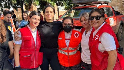 Rosalía aparece como voluntaria en la 'zona cero' de la DANA junto al chef José Andrés