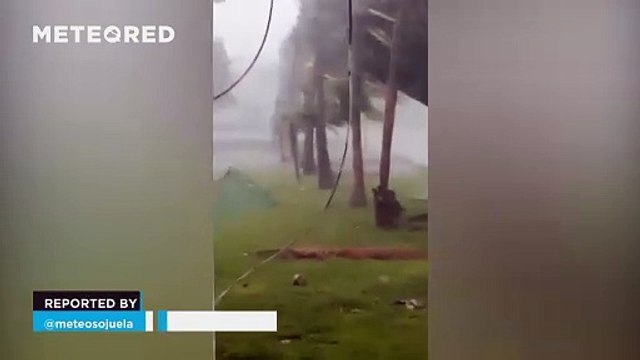 The Hurricane Rafael brings torrential rains and extreme winds to Cuba