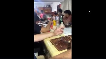 Video: ¡No dejaba de verlos! Un grupo de amigos era observado por una ‘criatura’