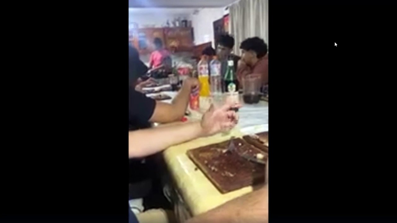 Video: ¡No dejaba de verlos! Un grupo de amigos era observado por una ‘criatura’