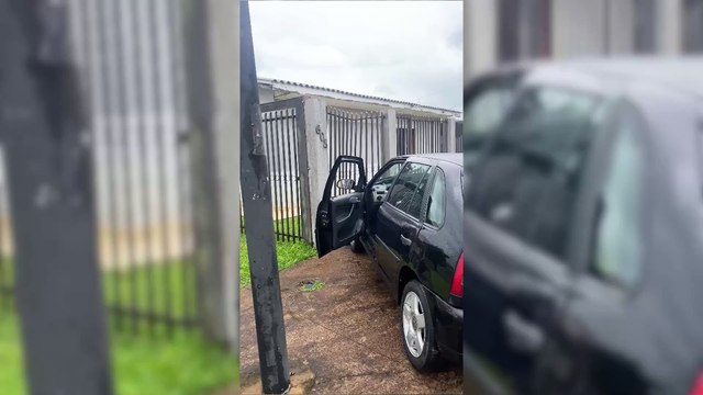 Três veículos se envolvem em colisão em cruzamento com semáforo no Clarito