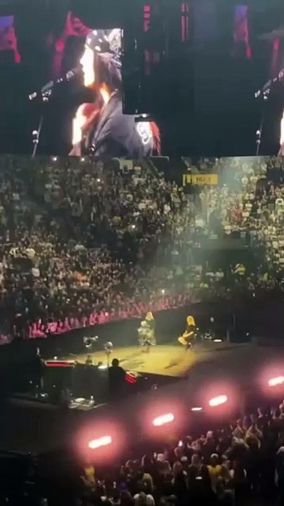 Billie Eilish considerou cancelar show após eleição de Trump